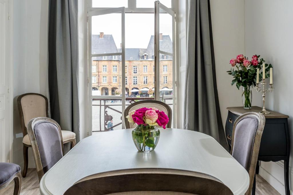 Suites Mana - Bleu Pacifique - Vue sur Place Ducale avec Parking privé inclus - شقق الغرفة الواحدة