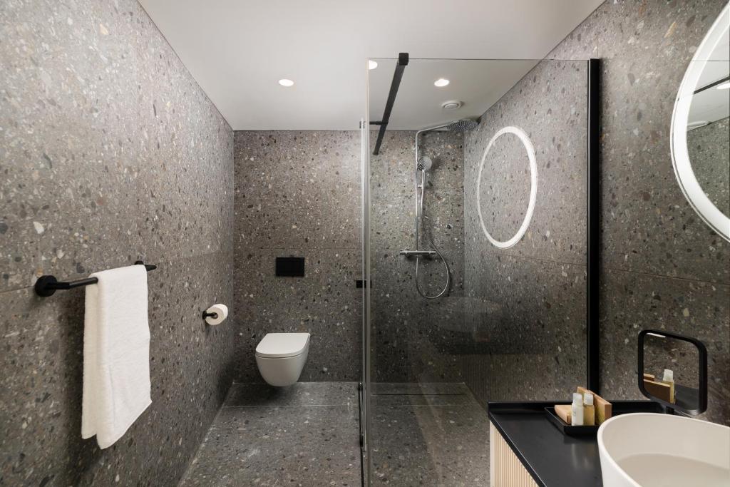 Vannituba majutusasutuses Hotel GIN Budapest
