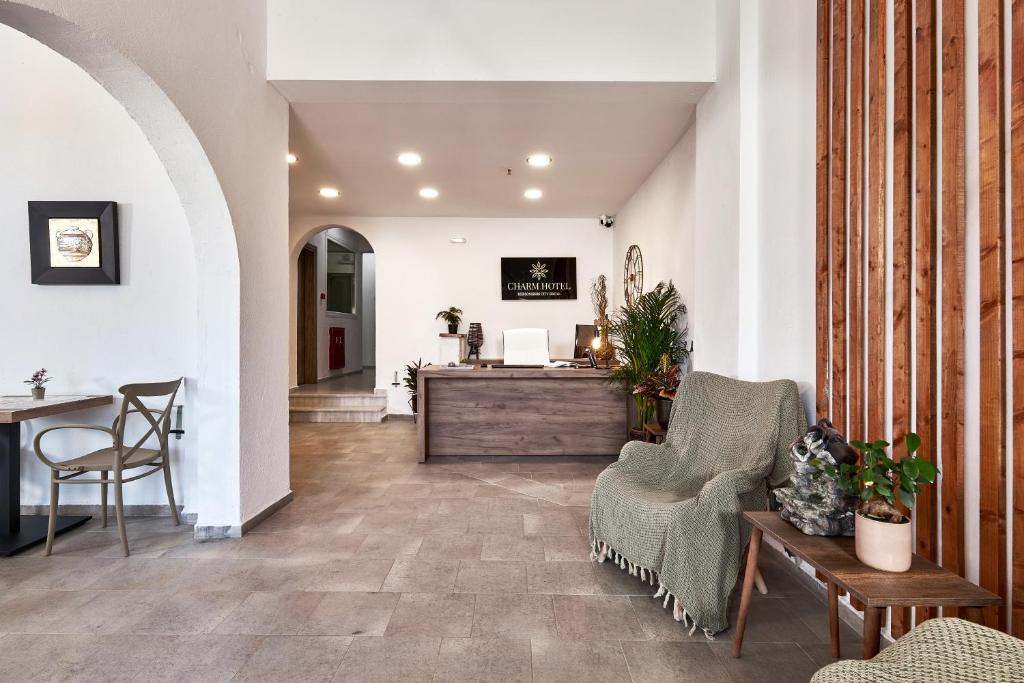 TV a/nebo společenská místnost v ubytování Charm Hotel, Hersonissos