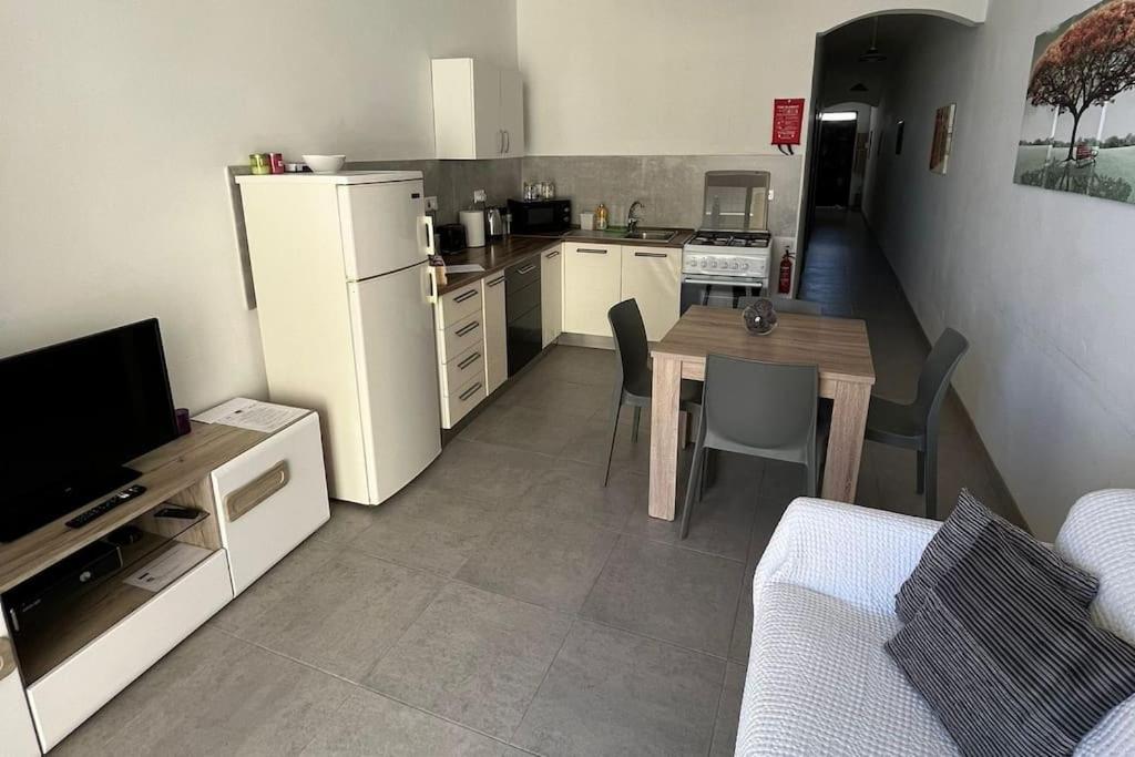 Kuchyň nebo kuchyňský kout v ubytování Serenity Sea-view Maisonette