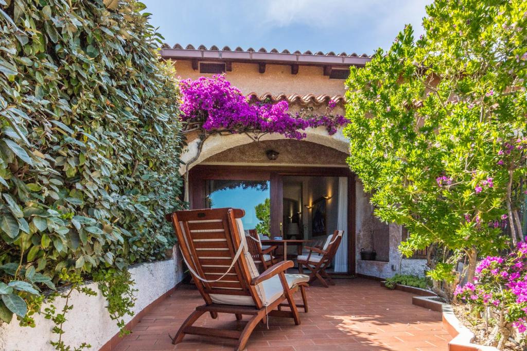 Costa Corallina Handsome Flat W/Terrace near Beach, Costa Corallina ...