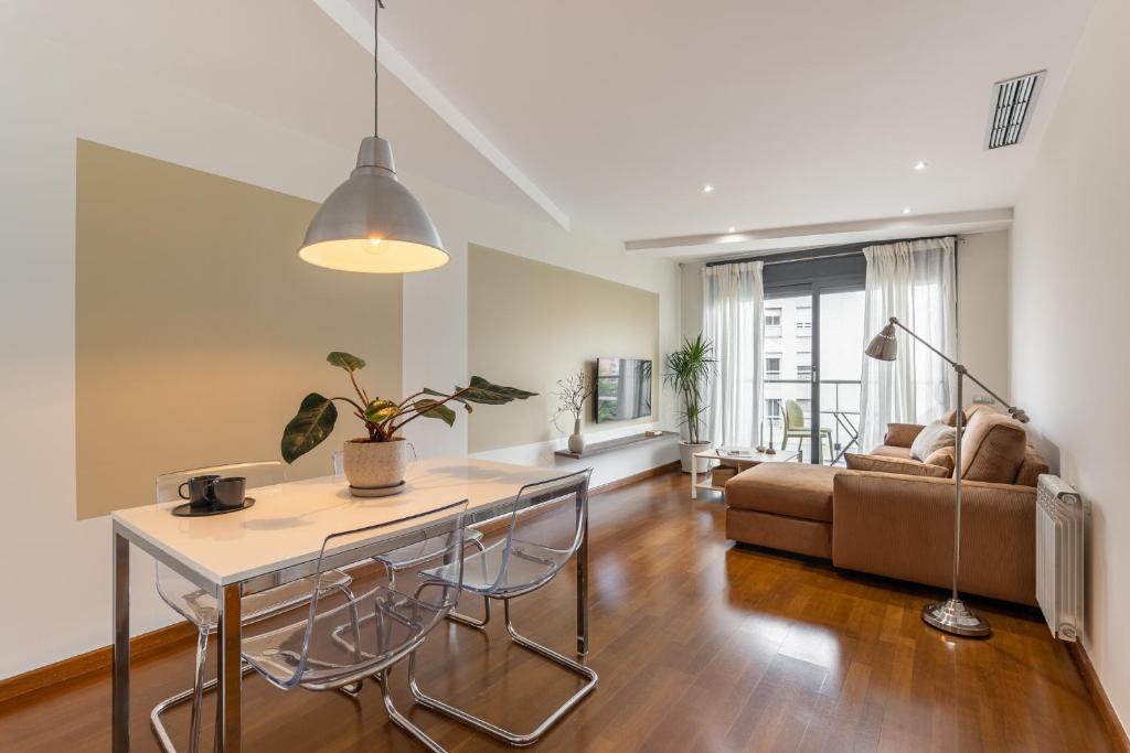 Les Corts Exclusive Apartments by Olala Homes - Two-Bedroom Apartment With Balcony