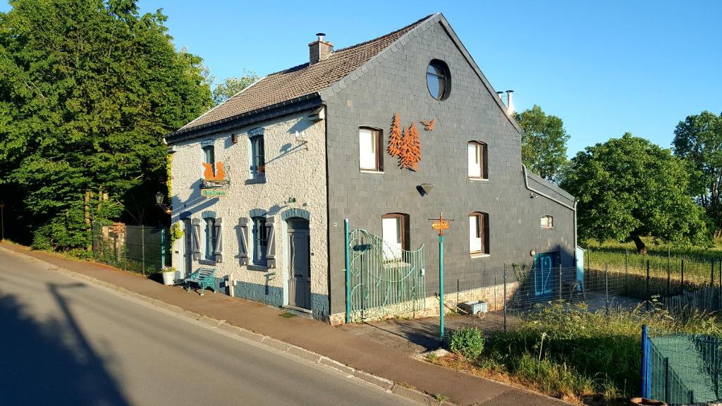 an old house on the side of a street at Aux deux amis in Stavelot