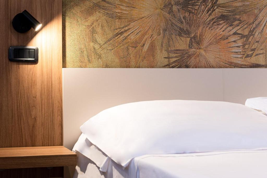 Postel nebo postele na pokoji v ubytování Continental B&B City Hotel