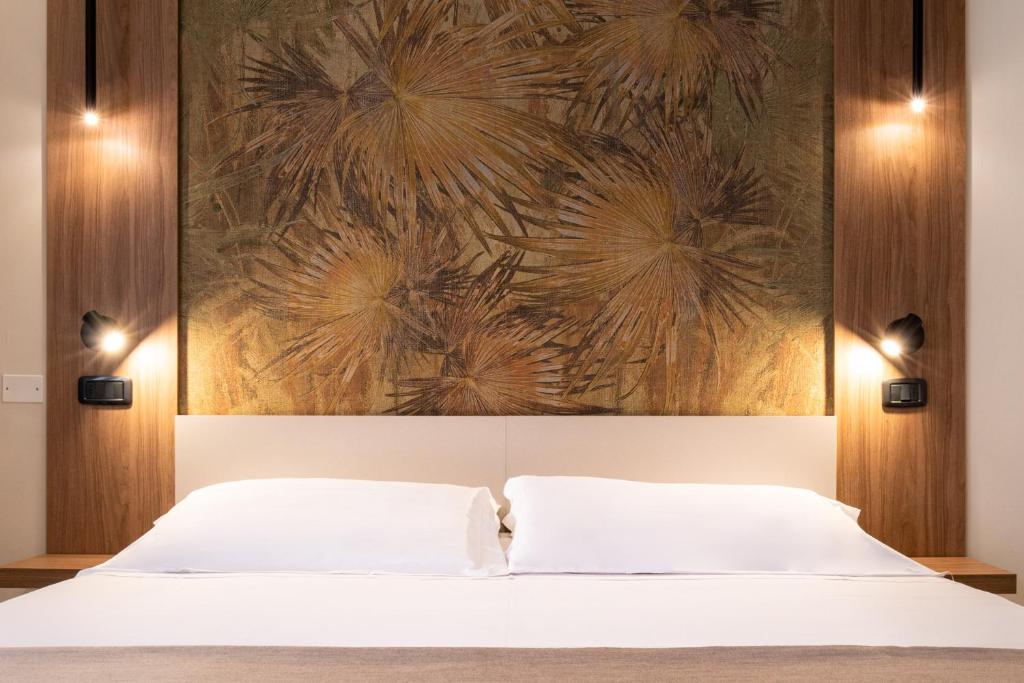 Postel nebo postele na pokoji v ubytování Continental B&B City Hotel