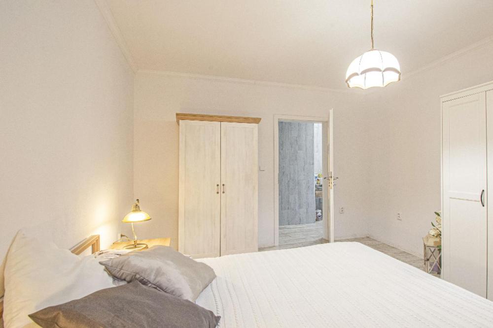 Posteľ alebo postele v izbe v ubytovaní Apartmán 2kk Zlámanka