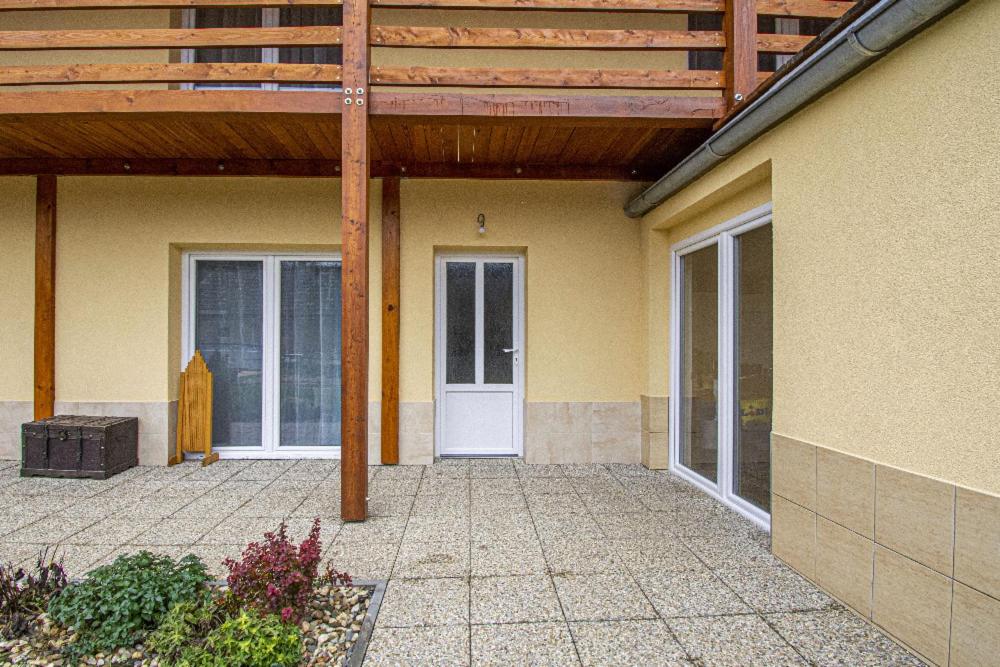 Budova, v ktorej sa apartmán nachádza