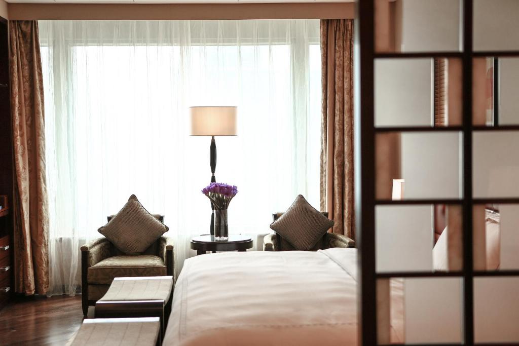Postel nebo postele na pokoji v ubytování The Ritz-Carlton, Shenzhen