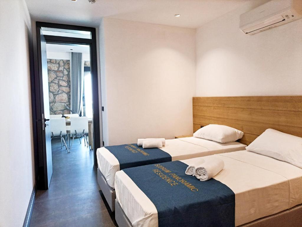 two beds in a hotel room with a room at Panoramic Residences Bodrum in Bodrum City