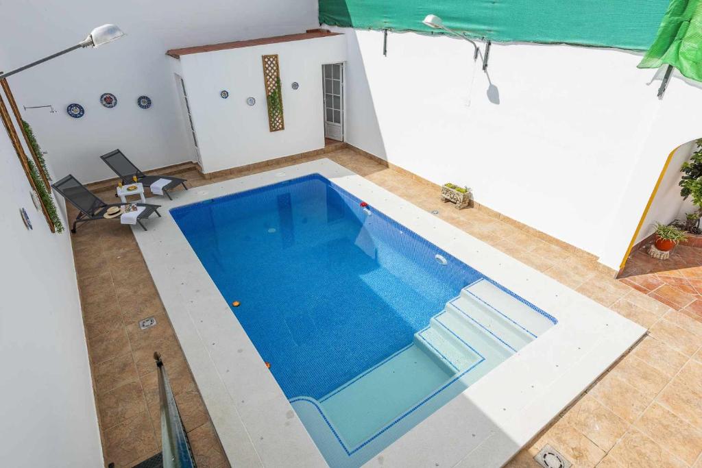 Bazén v ubytování Casa Rural Berraquero nebo v jeho okolí
