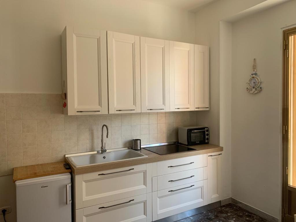 Η κουζίνα ή μικρή κουζίνα στο Le Saline