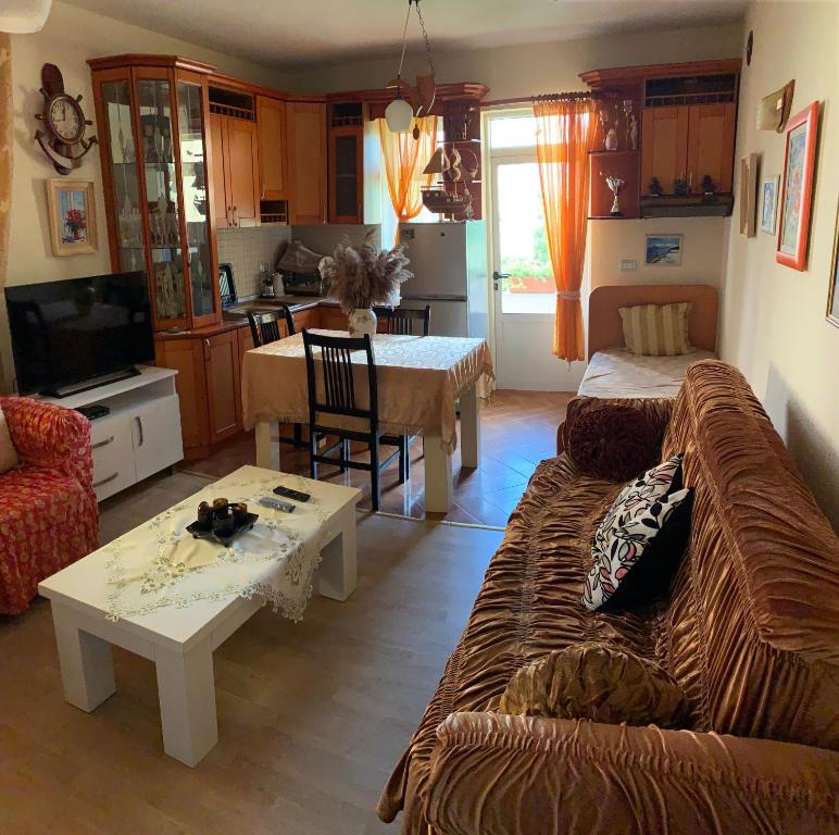 Topciu's Lake Appartments - Imazhi 4