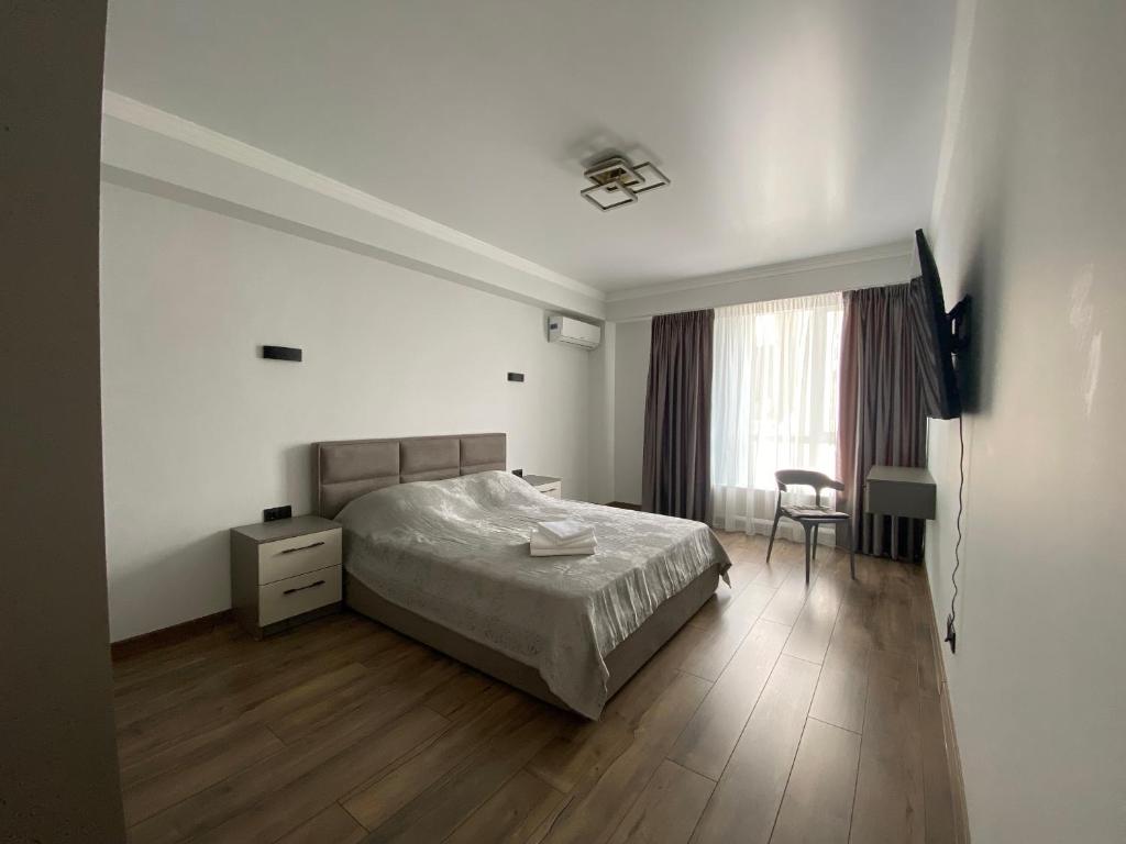 Кровать или кровати в номере Modern Apartment with Exceptional Location