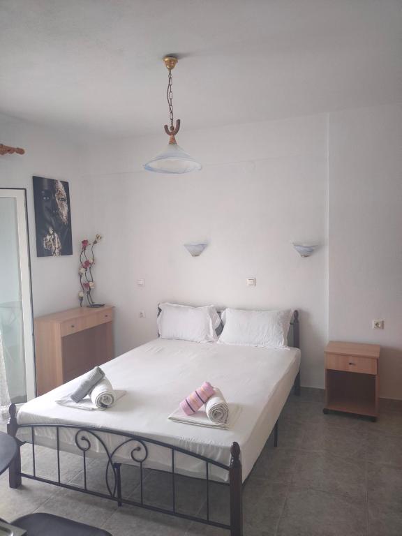 a bedroom with a bed with two towels on it at Vigla House in Sykia Chalkidikis