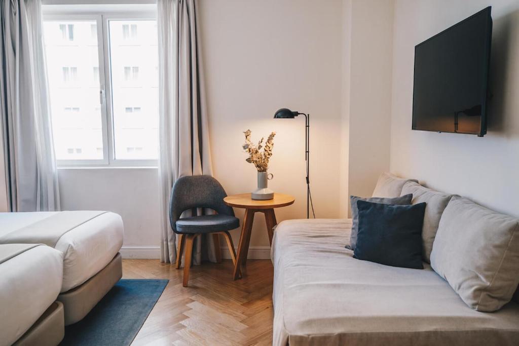 Dear Hotel Madrid - Deluxe Triple Room