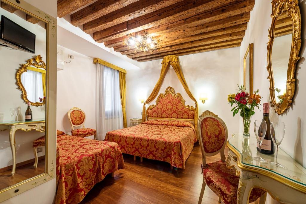 Postel nebo postele na pokoji v ubytování Hotel Al Vagon