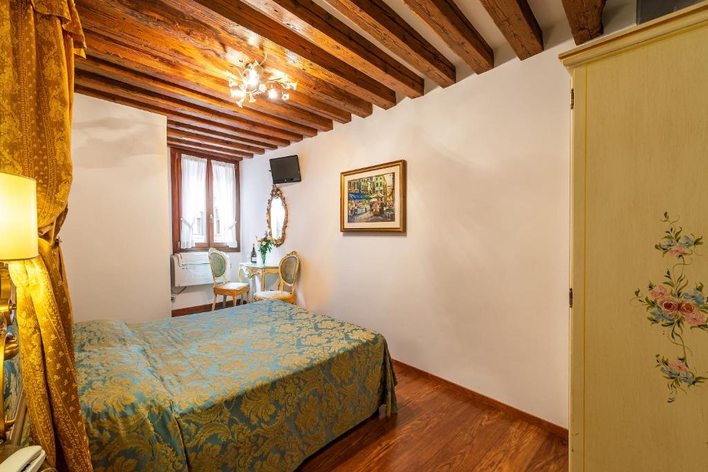 Postel nebo postele na pokoji v ubytování Hotel Al Vagon
