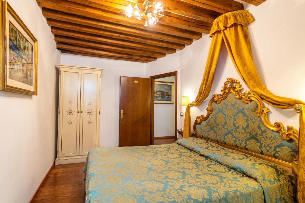 Postel nebo postele na pokoji v ubytování Hotel Al Vagon
