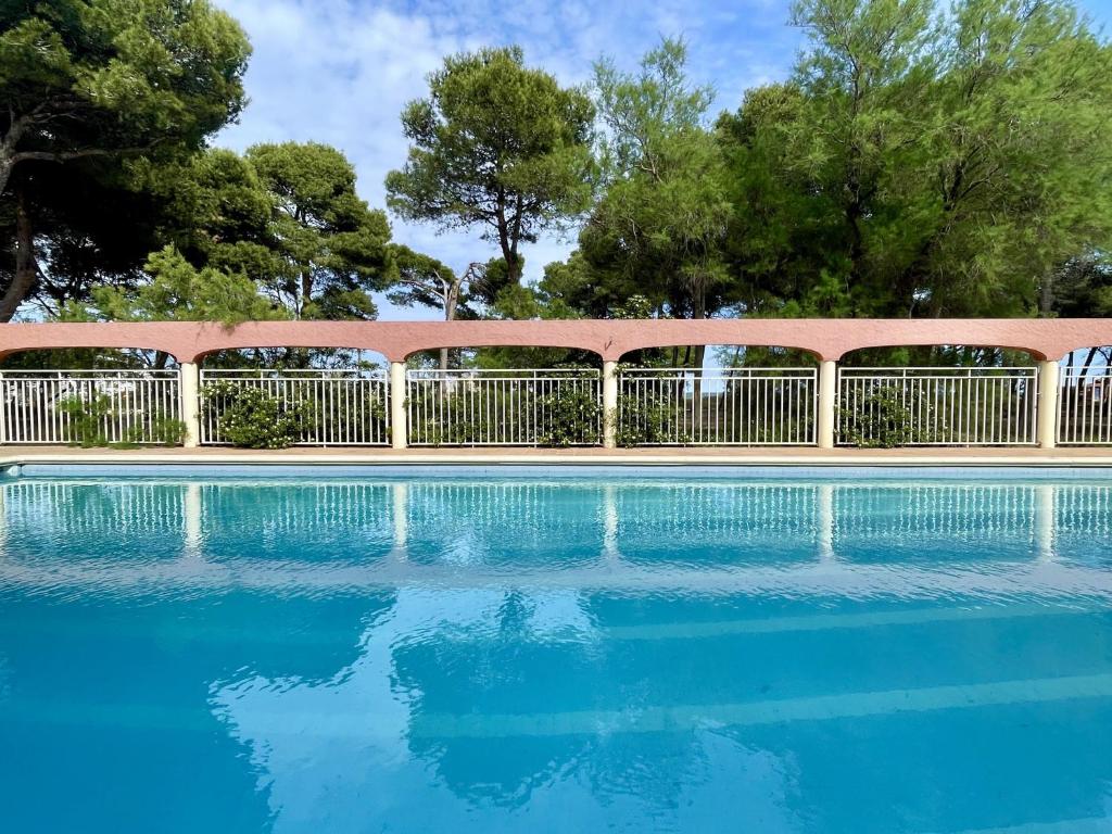 Salles Beach 02