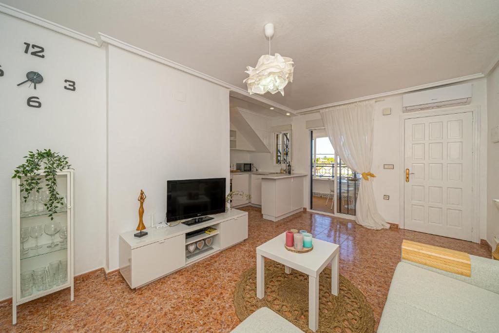 Televízia a/alebo spoločenská miestnosť v ubytovaní Zélia Rooftop Apartment