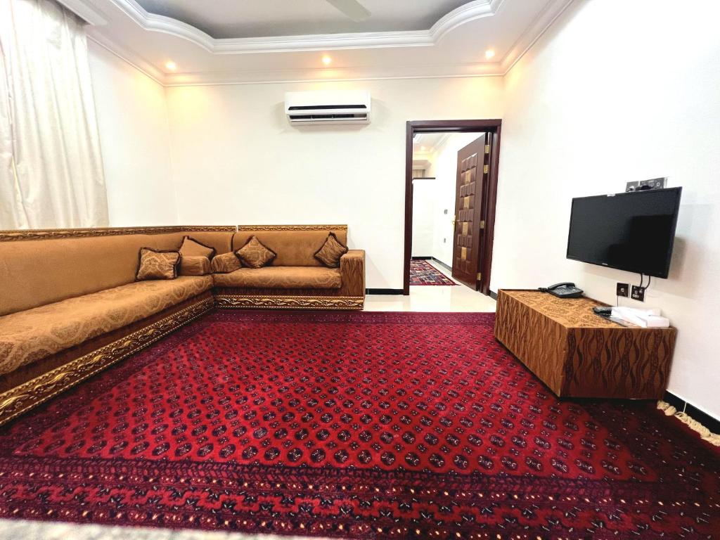 Televiisor ja/või meelelahutuskeskus majutusasutuses Al Taraf Hotel Apartment