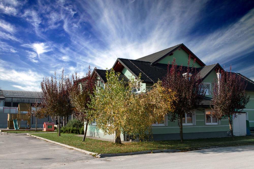 Afbeelding uit fotogalerij van Rooms En Krajcar in Cerknica