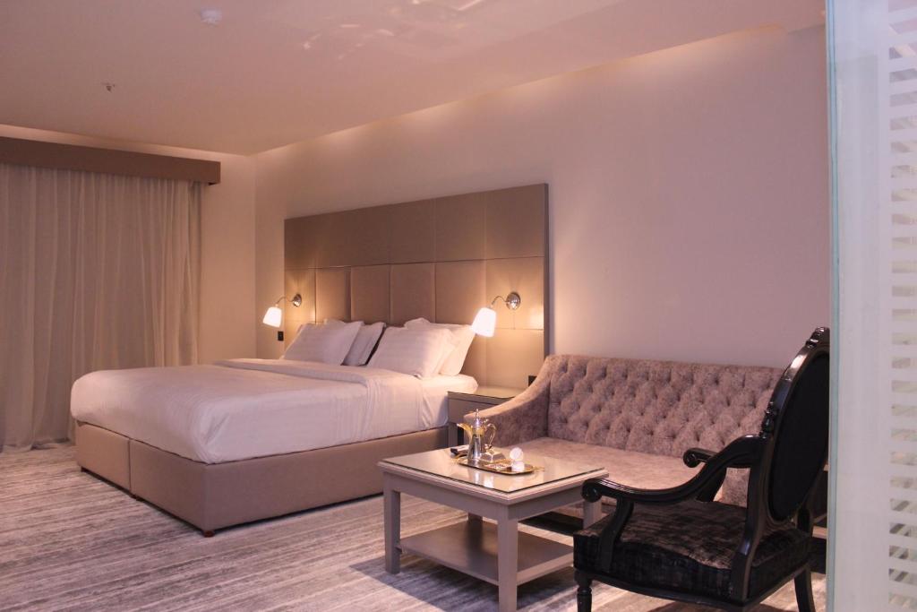 Postel nebo postele na pokoji v ubytování Sharz Hotel