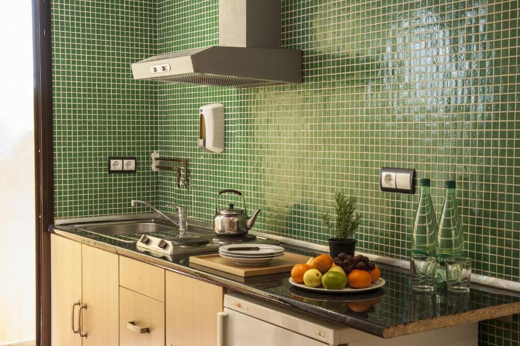 AinB Las Ramblas-Guardia Apartments - Two-Bedroom Apartment (4-6 Adults)