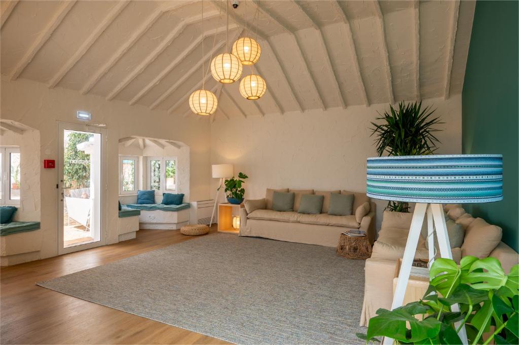 Een zitgedeelte bij Praia FLH Hotels Ericeira