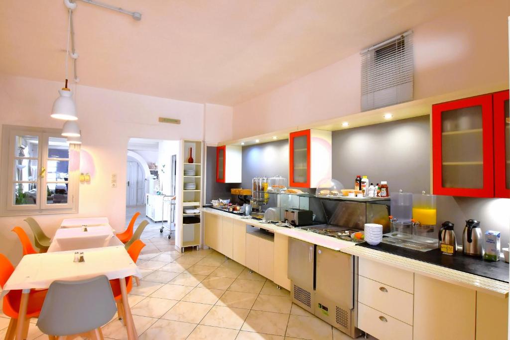 Kuchyň nebo kuchyňský kout v ubytování Rodakas Hotel
