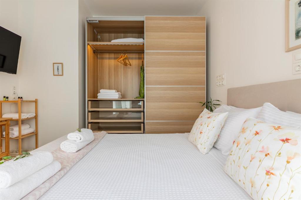 Łóżko lub łóżka w pokoju w obiekcie Theseus Zen Luxury Suite - Natural Living