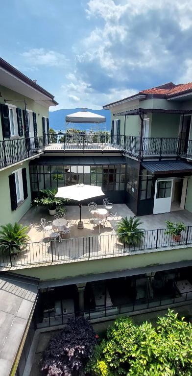 Un balcón o terraza en Albergo Pesce D'oro