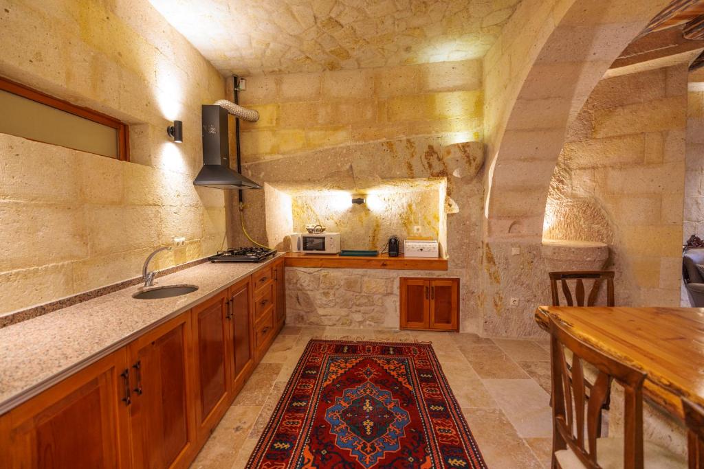 Kuchyň nebo kuchyňský kout v ubytování Canyon Cave Hotel
