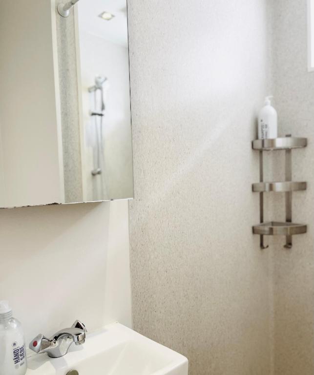 Koupelna v ubytování Scandinavian Apartment Hotel -Lunden 2- Central 2 room apartment