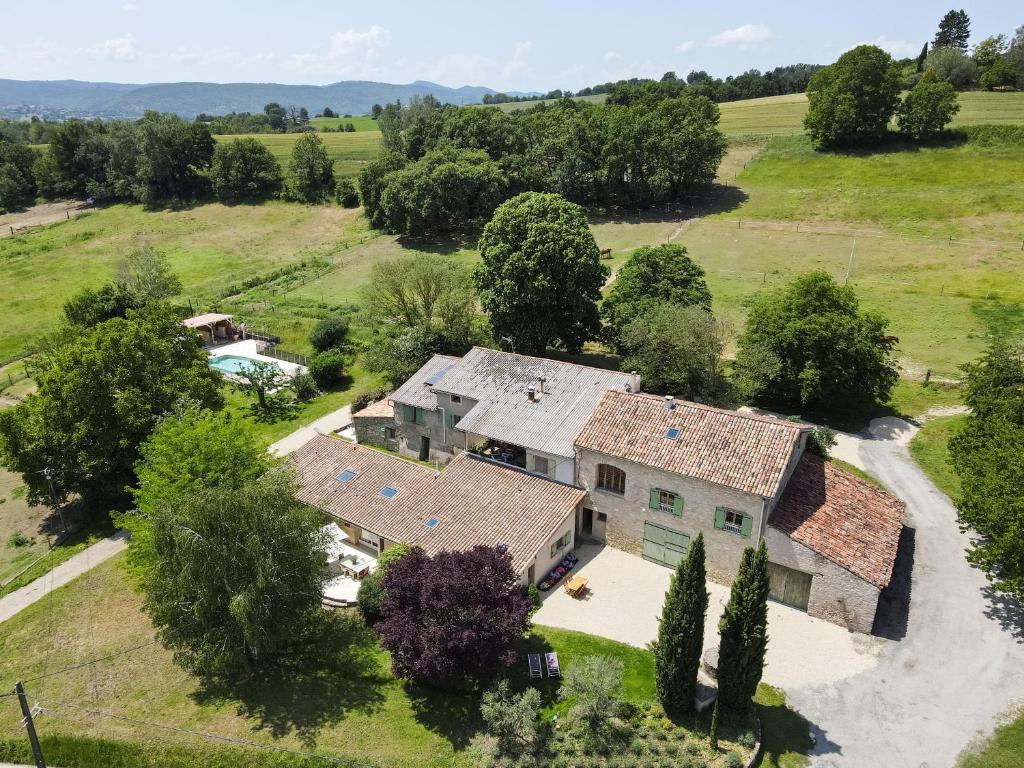 an overhead view of a house in a field at Domaine Bellavigne Gites et SPA in Forcalquier