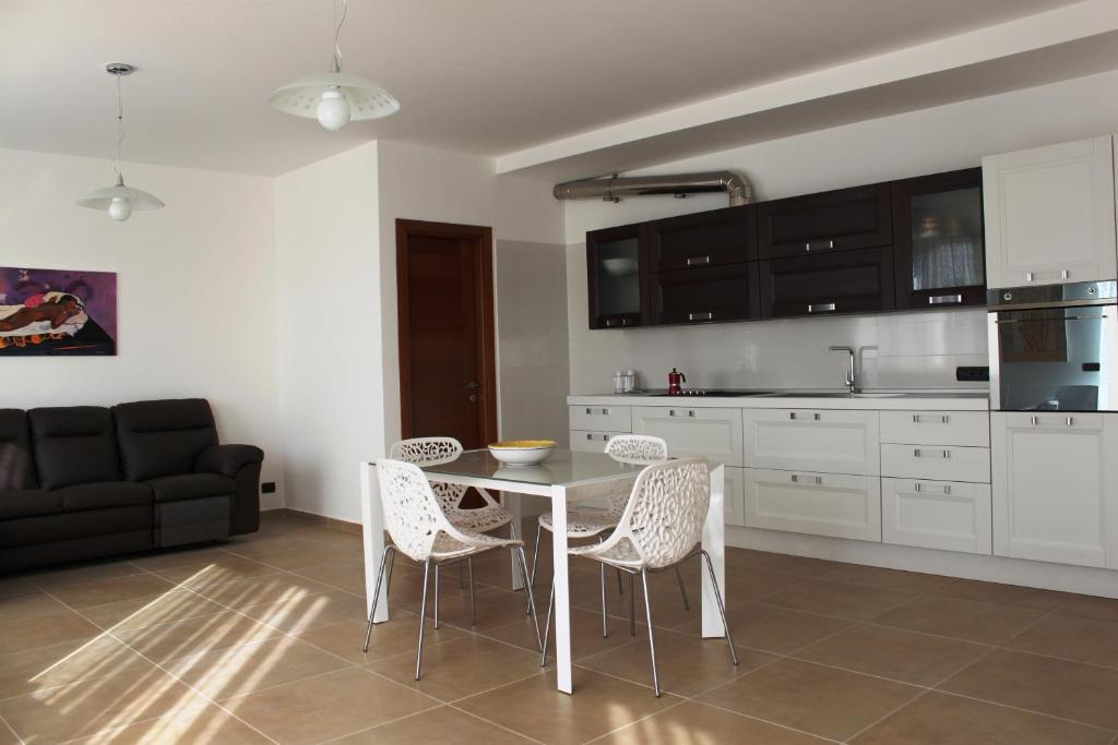 A kitchen or kitchenette at Vacanze D'Autore