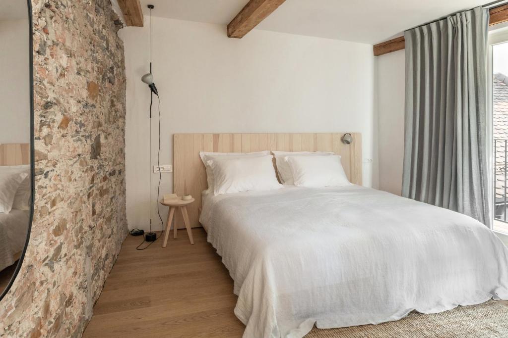 Postel nebo postele na pokoji v ubytování April1550 Boutique Hotel