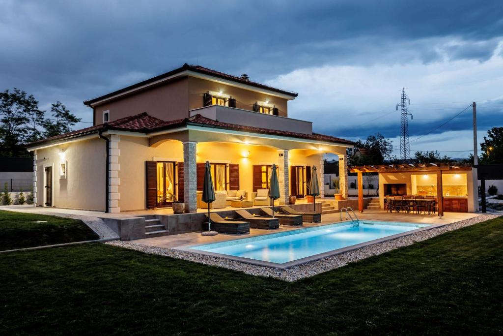 Beautiful Villa Raviola