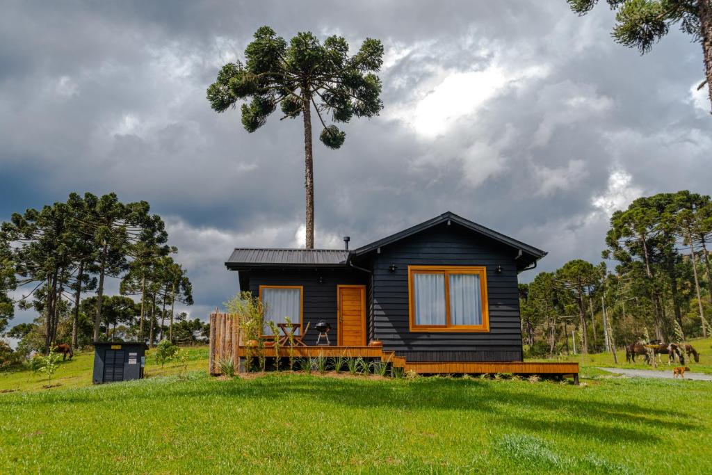 Taman di luar Urutau Pousada