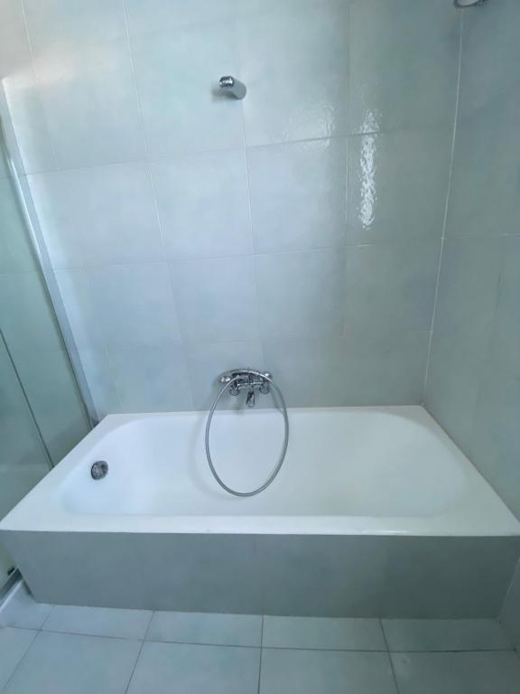 Uma casa de banho em Hotel Solemare Beach & Beauty SPA