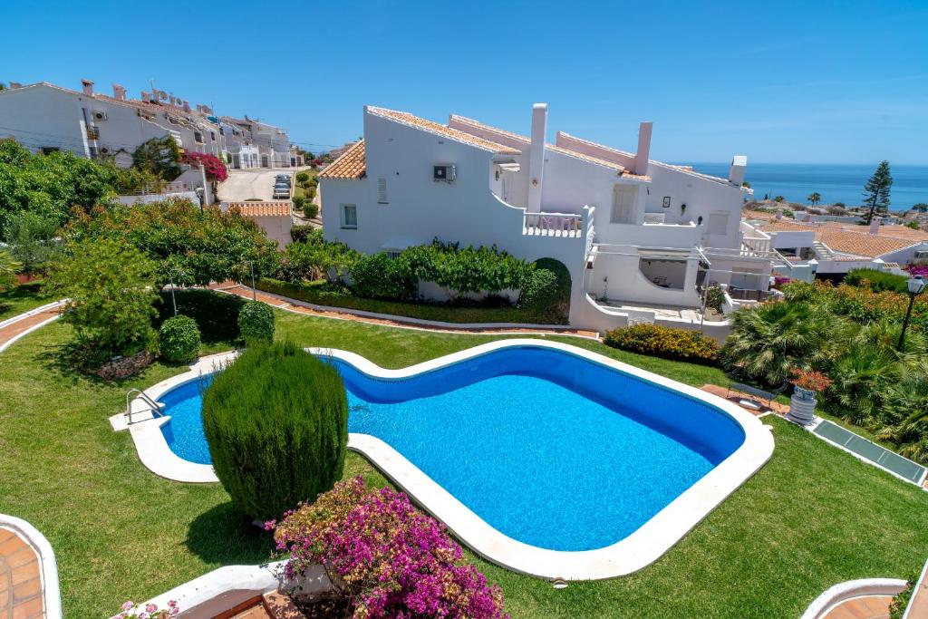 an image of a villa with a swimming pool at Los Aguacates Bellavista Casasol in Nerja