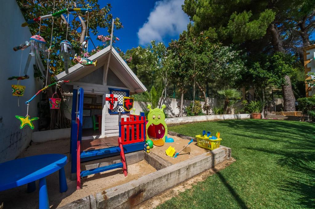 Детская игровая зона в Ideal Property Mallorca - Sol de Mallorca 1