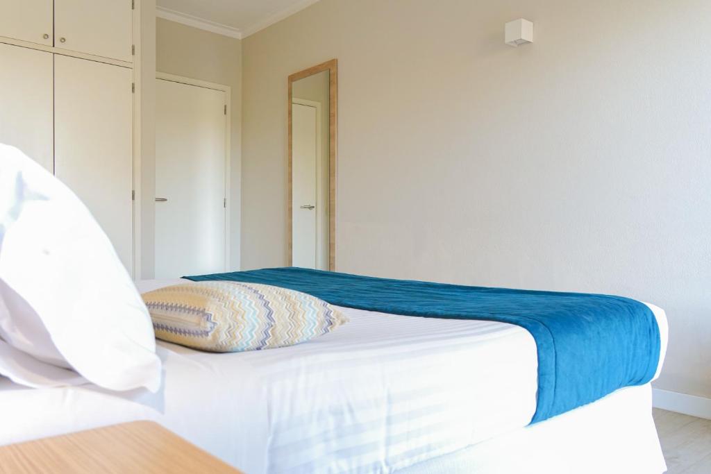 Vitors Plaza - One-Bedroom Family Apartment With Pool View
