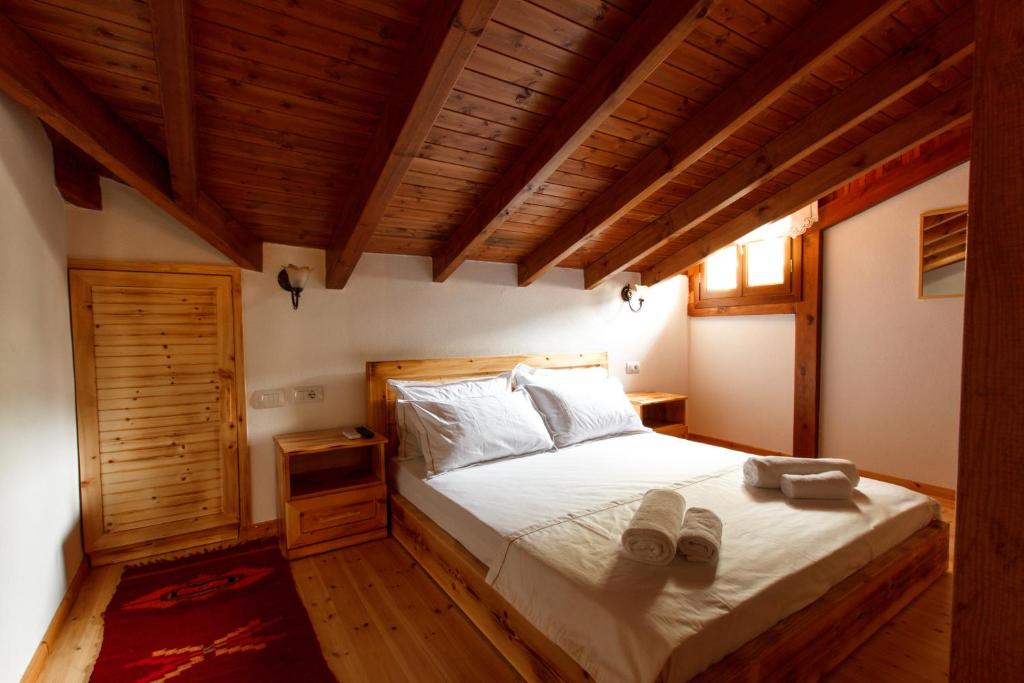 Letto o letti in una camera di Hotel Sarajet 1821