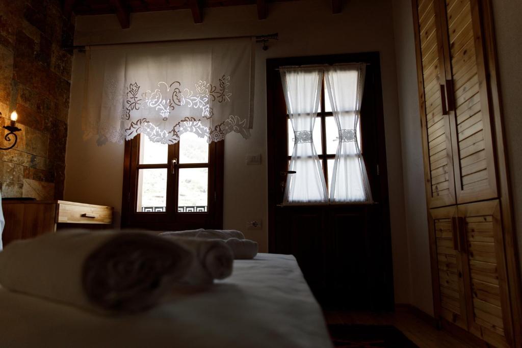 Letto o letti in una camera di Hotel Sarajet 1821