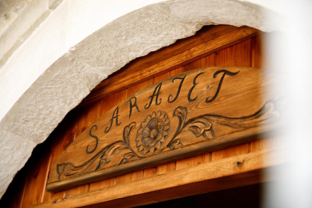 Foto dalla galleria di Hotel Sarajet 1821 a Gjirokastër