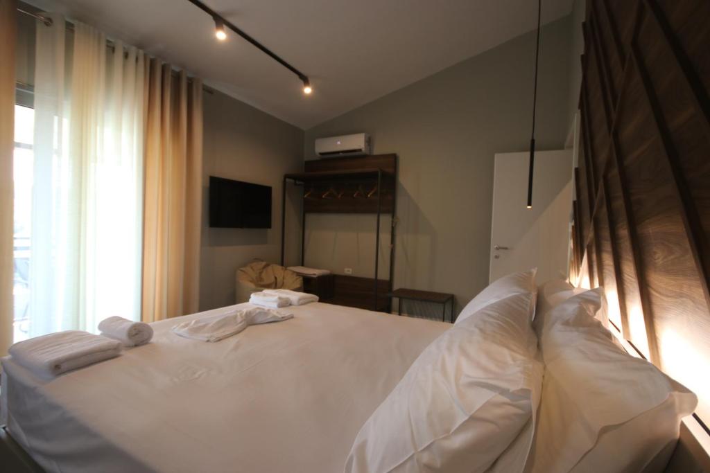 Postel nebo postele na pokoji v ubytování Alyvia Rooms