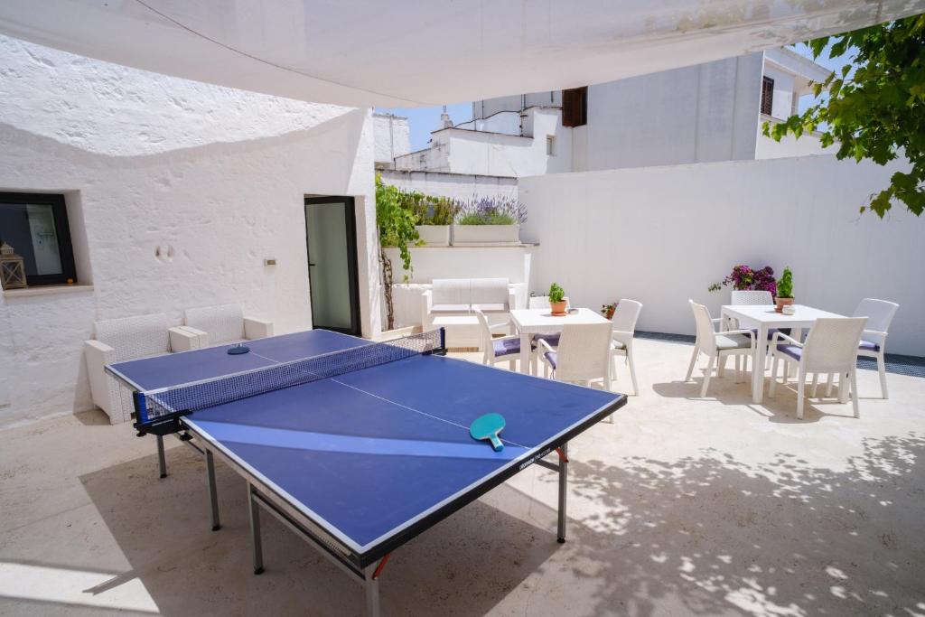 Stolní tenis v ubytování Welcome Ostuni b&b nebo okolí