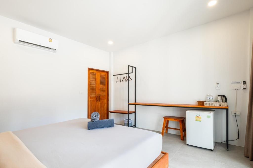 All At Sea Beach Resort - 8