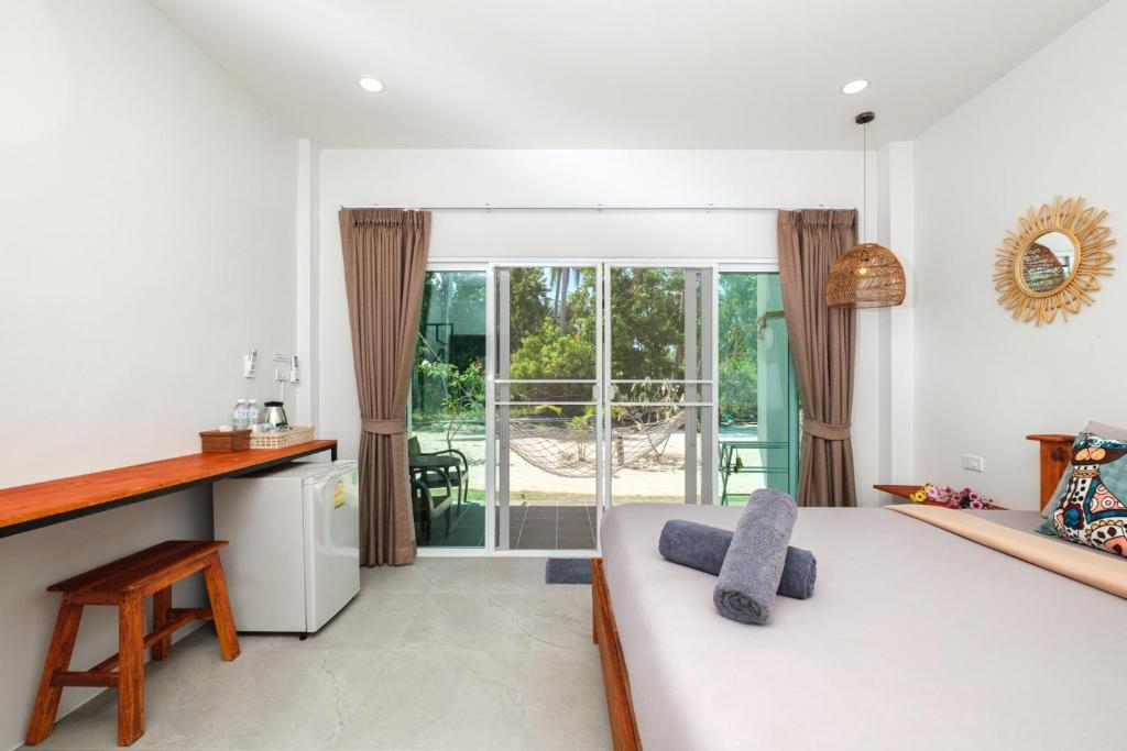 All At Sea Beach Resort - 7